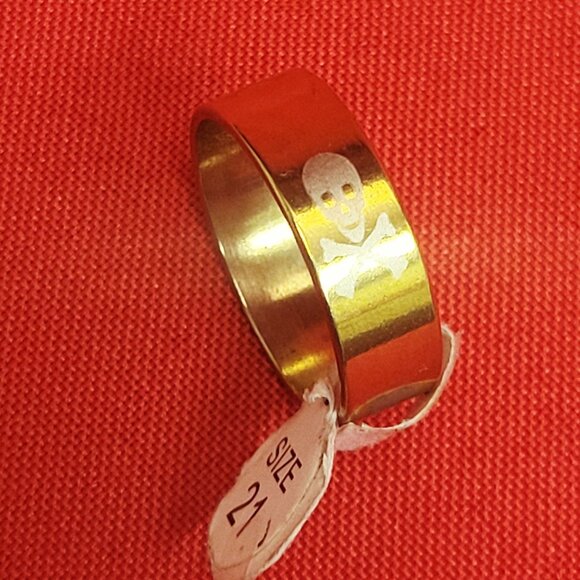 Stainless Steel Wide Band Engraved Skull Crossbones Ring Size 21 Gold Tone Unise - Picture 13 of 13